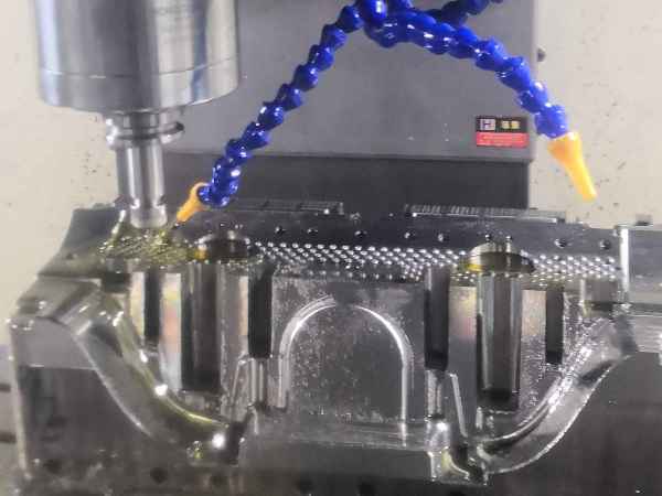 如何合理利用好數(shù)控機(jī)床的各項(xiàng)性能和維護(hù)好機(jī)床的精度？